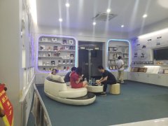 广州客户来访启航电子全胶钢化膜厂家　