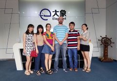 墨西哥客户到启航电子寻找钢化膜