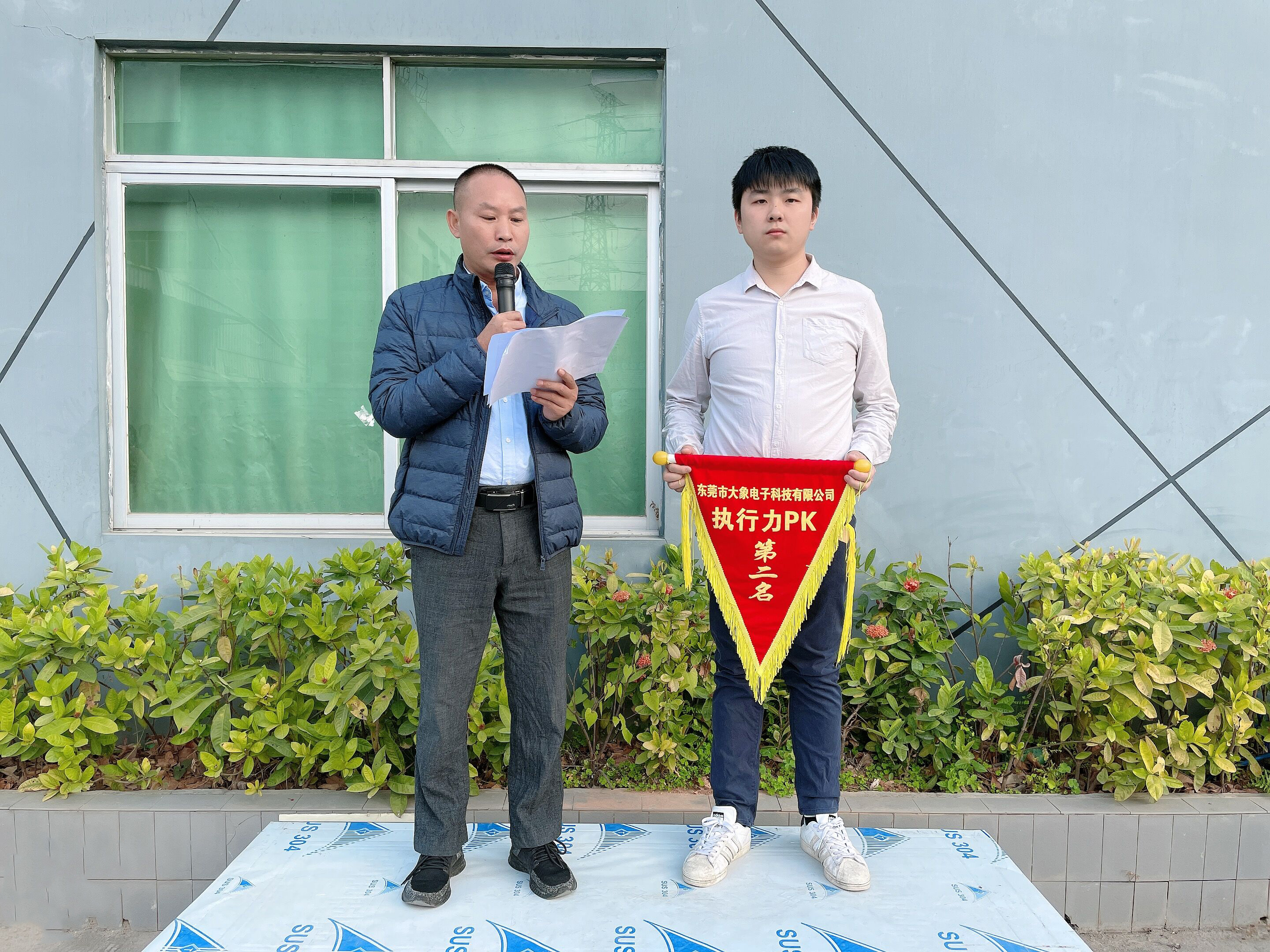 启航电子定制钢化膜厂家