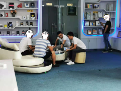 广州客户来访启航3D点胶钢化膜工厂