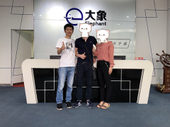 深圳的客户来访启航电子手机钢化膜生产厂家