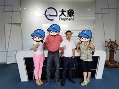 东莞的客户到启航电子东莞钢化玻璃膜厂家参观