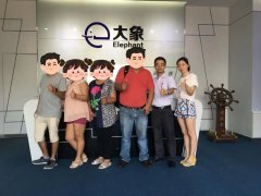 深圳客户到启航电子东莞钢化膜厂家参观